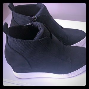 Wedge sneakers